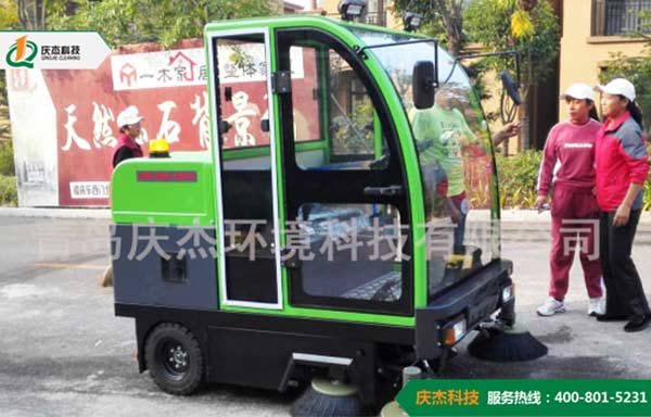 電動掃地車是粉塵車間的清掃利器