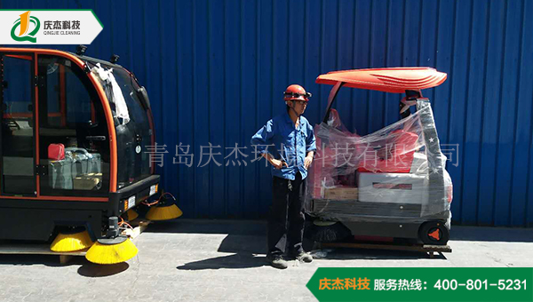 德州永鋒鋼鐵批量采購慶杰電動(dòng)掃地車洗地機(jī)