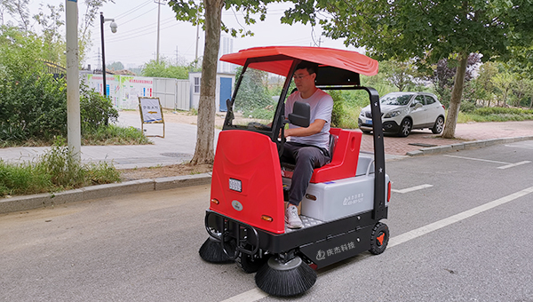 市政道路采購慶杰電動掃地車